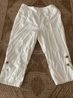 VTG. A.K.C. linen blend pants Capri Plus SZ 2X - embroidered floral